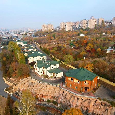 Armenian Village Park Hotel&Water Park Jerevan Buitenkant foto